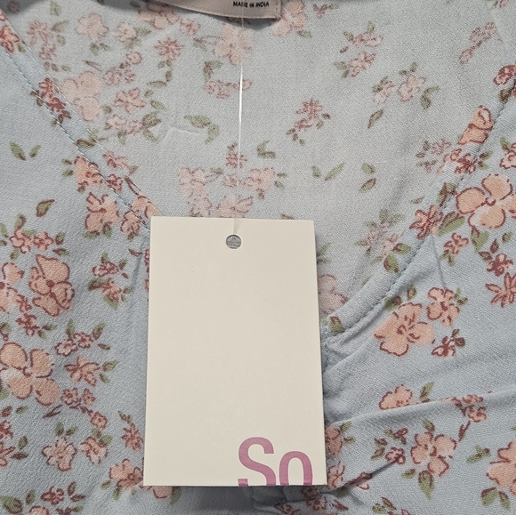 Juniors SHort Sleeve Top - Picture 3 of 5